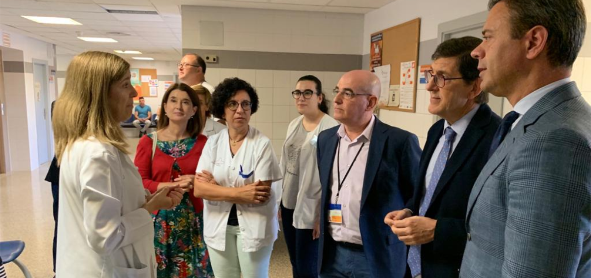Manuel Villegas (2º por la derecha) durante su visita al Centro de Salud Mariano Yago de Yecla (Foto. Consejería de Salud de Murcia)