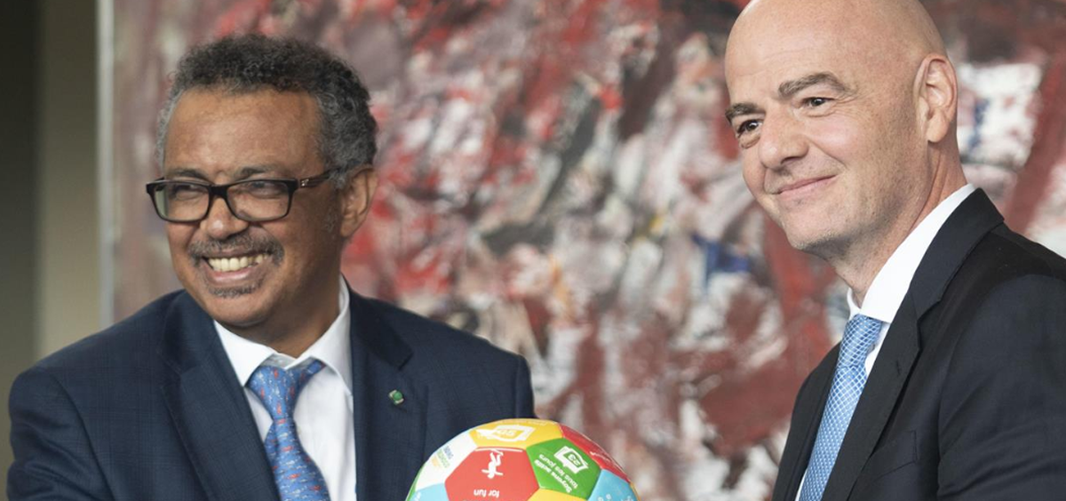 El director general de la OMS, el doctor Tedros Adhanom Ghebreyesus, y el presidente de la FIFA, Gianni Infantino (Foto. OMS)