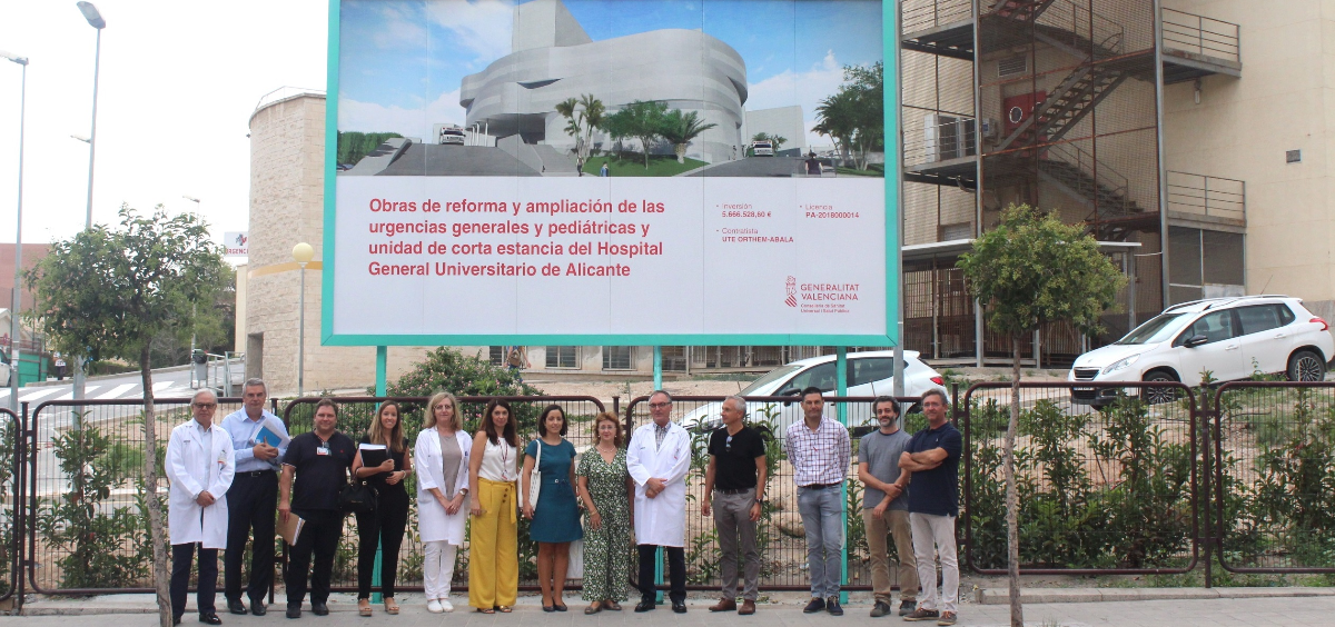 Asistentes a la firma del acta del proyecto de reforma del Hospital General de Alicante (Foto. Generalitat Valenciana)
