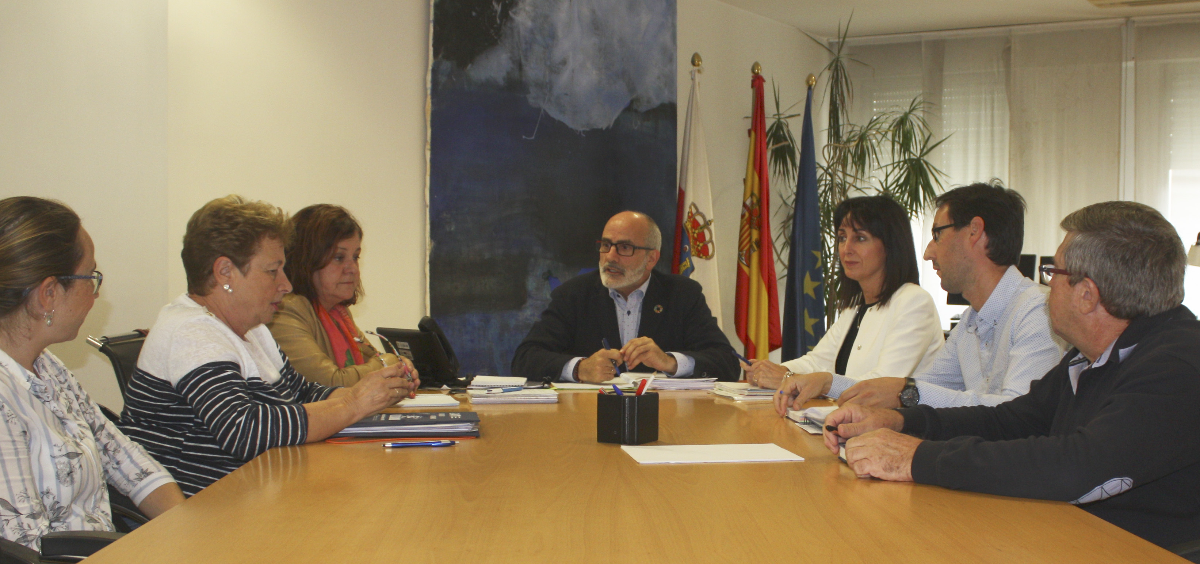 Reunión entre miembros de la Consejería de Sanidad de Cantabria y del sindicato ATI (Foto. Gobierno de Cantabria)
