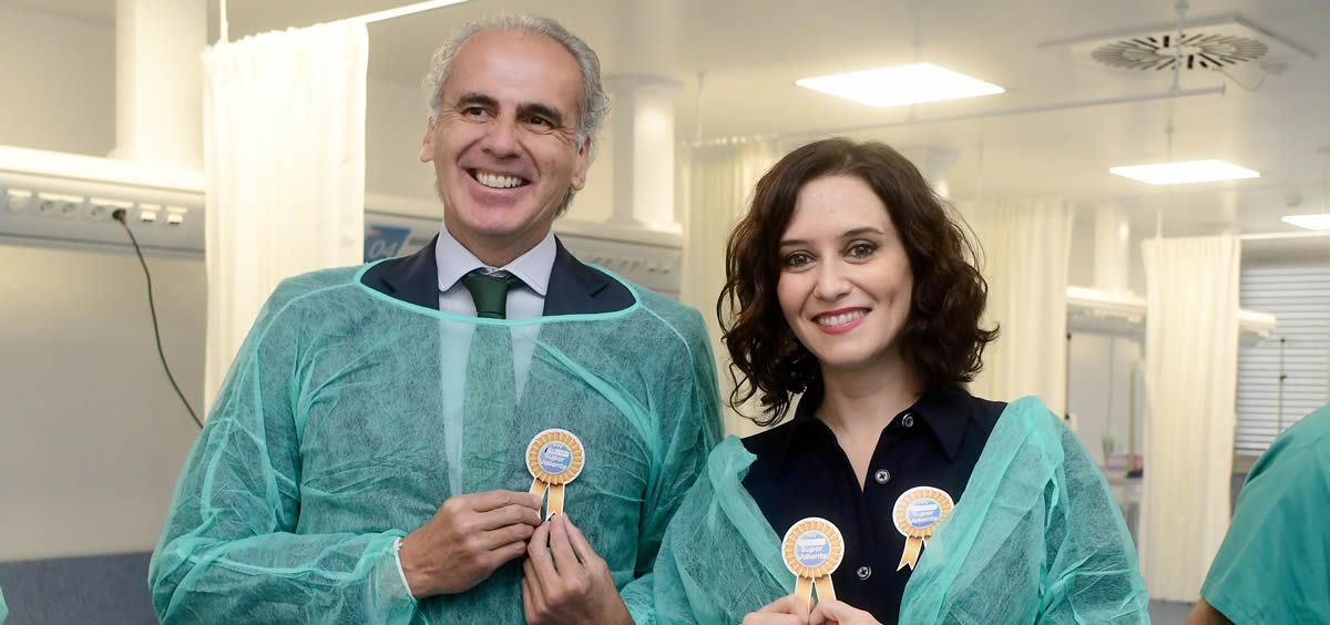 Enrique Ruiz Escudero, consejero de Sanidad de la Comunidad de Madrid, e Isabel Díaz Ayuso, presidenta de la comunidad (Foto. Comunidad de Madrid)