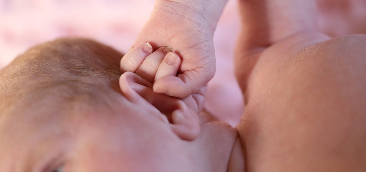 El espesor de la dermis en la piel de un recién nacido es cuatro veces menor que en el adulto y no está totalmente desarrollada. (Foto. Pixabay)