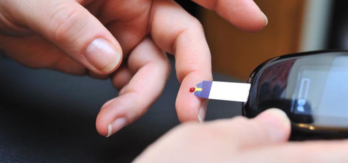 Paciente con diabetes midiendo la insulina (Foto. @EU_ScienceHub)