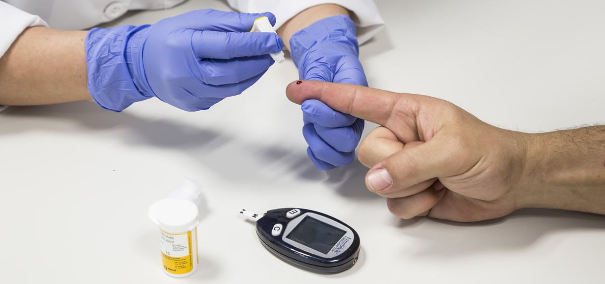 Realización prueba de diabetes (Foto. Hospital de Torrejón)