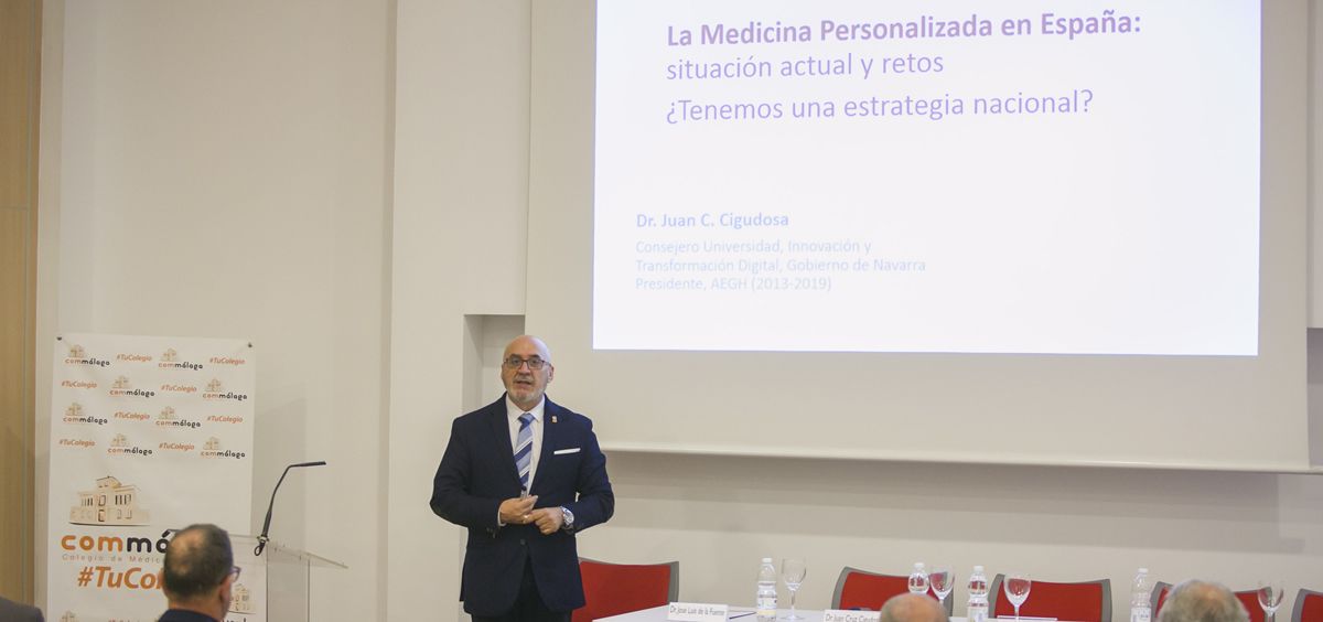 Juan Cruz Cigudosa durante su intervención en Málaga. (Foto. Navarra.es)