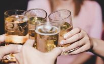 Una investigación refleja que el consumo de alcohol provoca rigidez arterial que puede desembocar en una enfermedad cardiovascular  (Foto. Freepik)