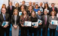 Foto de familia de los representantes de la Fundación IDIS junto a las entidades galardonadas (Foto: Instituto para el Desarrollo e Integración de la Sanidad)