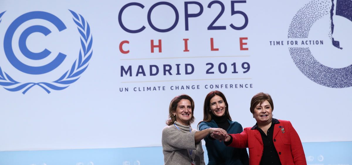 La ministra para la Transición Ecológica, Teresa Ribera; la ministra de Medio Ambiente de Chile y presidenta de la COP25, Cristina Schmidt, y la secretaria ejecutiva de la CMNUCC, Patricia Espinosa. (Foto. MITECO)