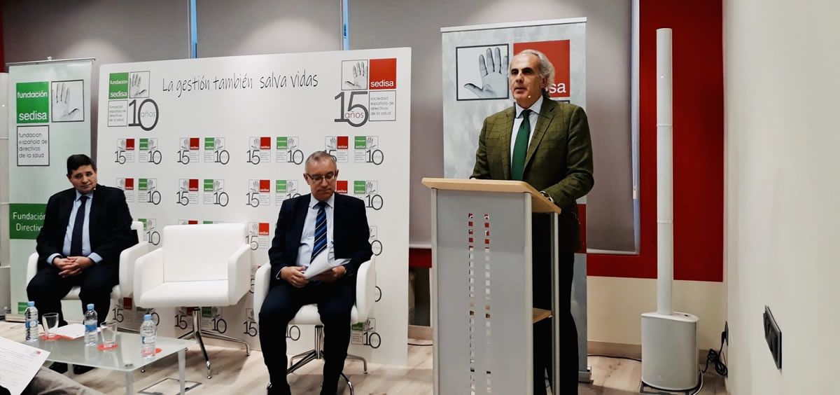 El consejero de Sanidad de la Comunidad de Madrid, Enrique Ruiz Escudero, durante su intervención en el homenaje a Félix Bravo (Foto: @eruizescudero)