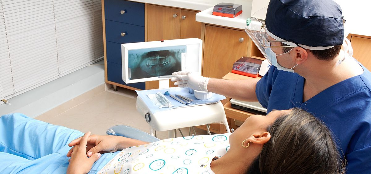 Consulta de una paciente en el dentista (Foto: Pixabay)