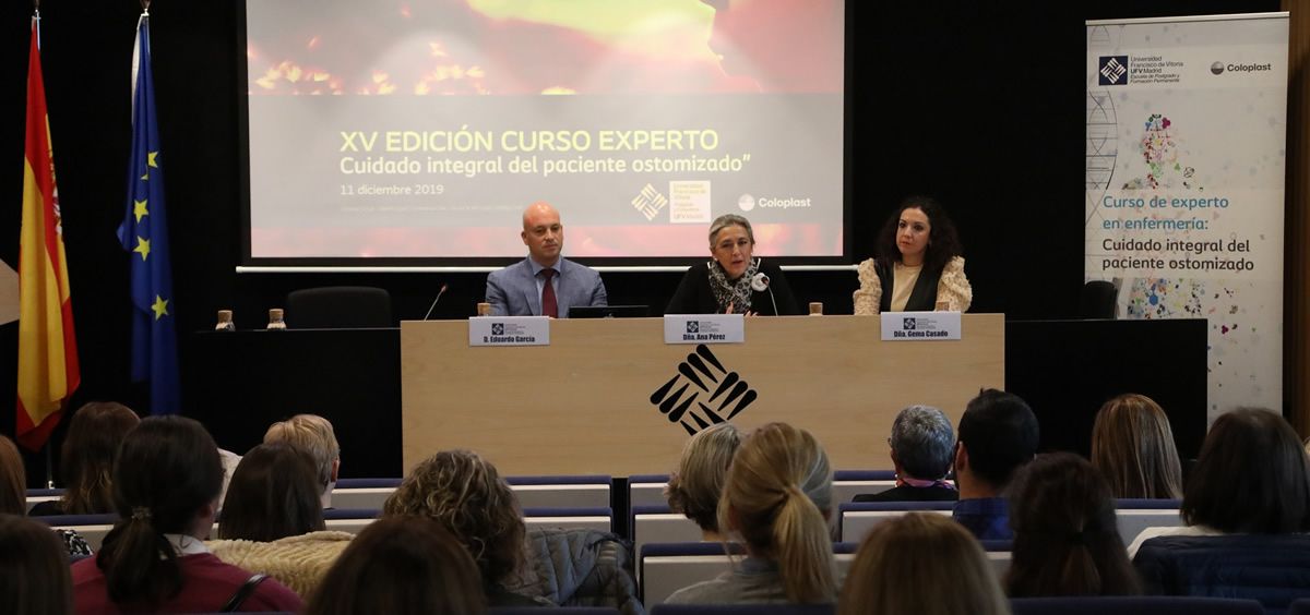 De izquierda a derecha: Eduardo García, Ana Pérez y Gema Casado, durante la presentación del curso de experto (Foto: Coloplast)