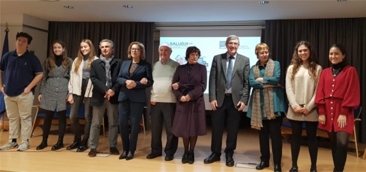 Las consejeras Broto y Ventura, junto a los participantes en el proyecto 'yayisanos' de Salud Pública (Foto. Gobierno de Aragón) .