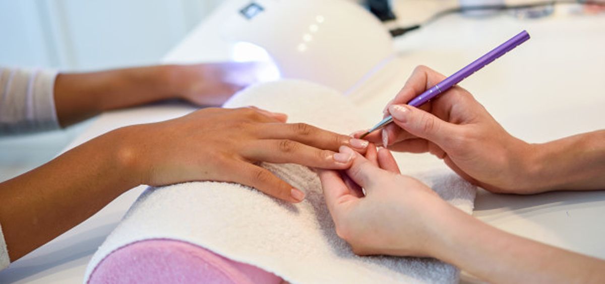 La AEMPS pide que se prohíba la venta de esmaltes de uñas permanentes