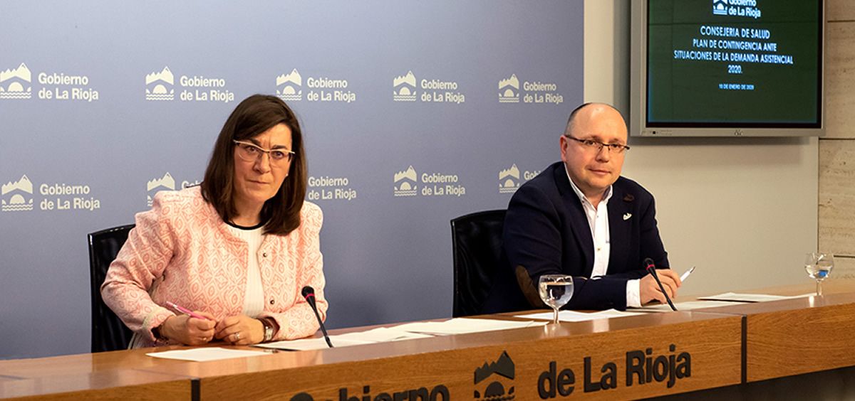 La consejera de Salud de La Rioja, Sara Alba, y el director del Área de Salud de la comunidad autónoma, Alberto Lafuente, han presentado el Plan de Contingencia ante Situaciones de la Demanda Asistencial 2020 (Foto. Gobierno de La Rioja)