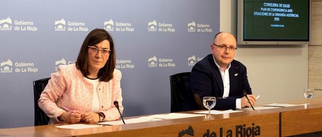 La consejera de Salud de La Rioja, Sara Alba, y el director del Área de Salud de la comunidad autónoma, Alberto Lafuente, han presentado el Plan de Contingencia ante Situaciones de la Demanda Asistencial 2020 (Foto. Gobierno de La Rioja)