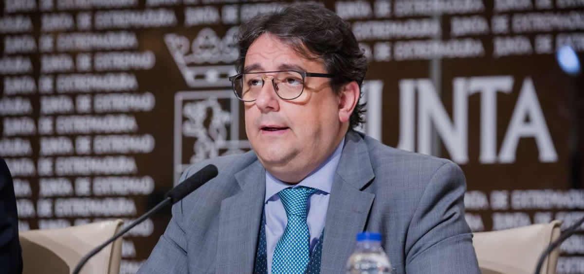 El vicepresidente segundo y consejero de Sanidad y Políticas Sociales, José María Vergeles.(Foto. Junta de Extremadura)