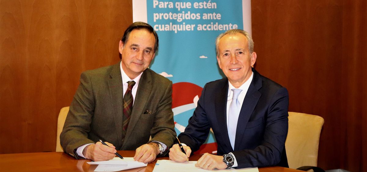 Alfredo Garbisu, presidente de la Federación Española de Pádel; y Jaime Ortiz, director Comercial y Marketing de Asisa (Foto. ConSalud)