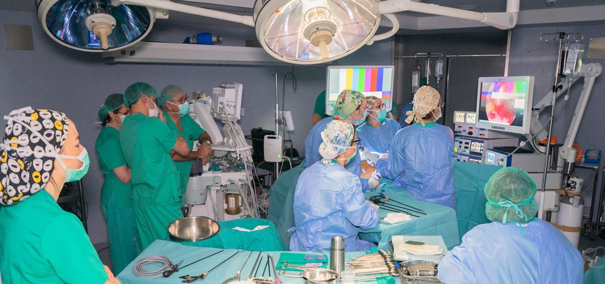 Medio centenar de profesionales se forman en Povisa sobre cirugía de cáncer de recto