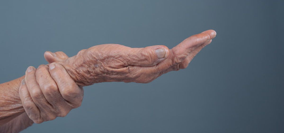 Casi el 60% de los españoles de 65 años o más padece al menos una enfermedad crónica, y más de uno de cada cinco sufre alguna limitación en sus actividades diarias (Foto. Freepik)