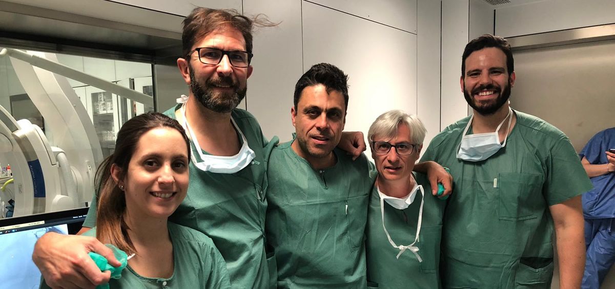El doctor Rodríguez (2º por la izda) junto al resto de su equipo de la Unidad de Neurorradiología Intervencionista de la FJD (Foto. FJD)