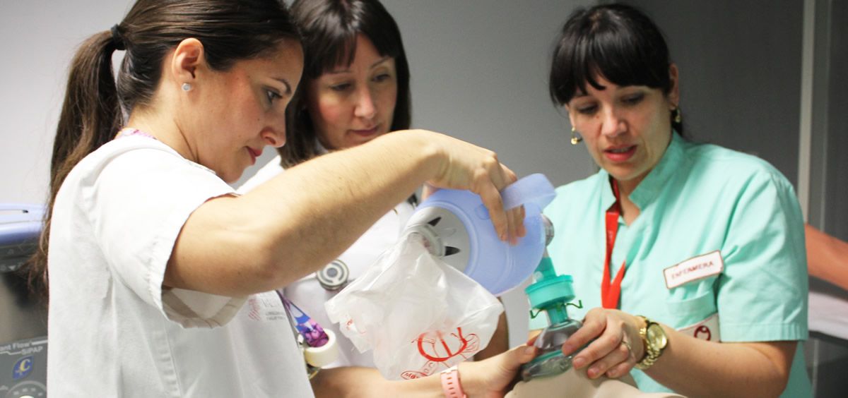 Un grupo de profesionales en la unidad de entorno simulado (Foto. Hospitales Torrevieja y Vinalopó)