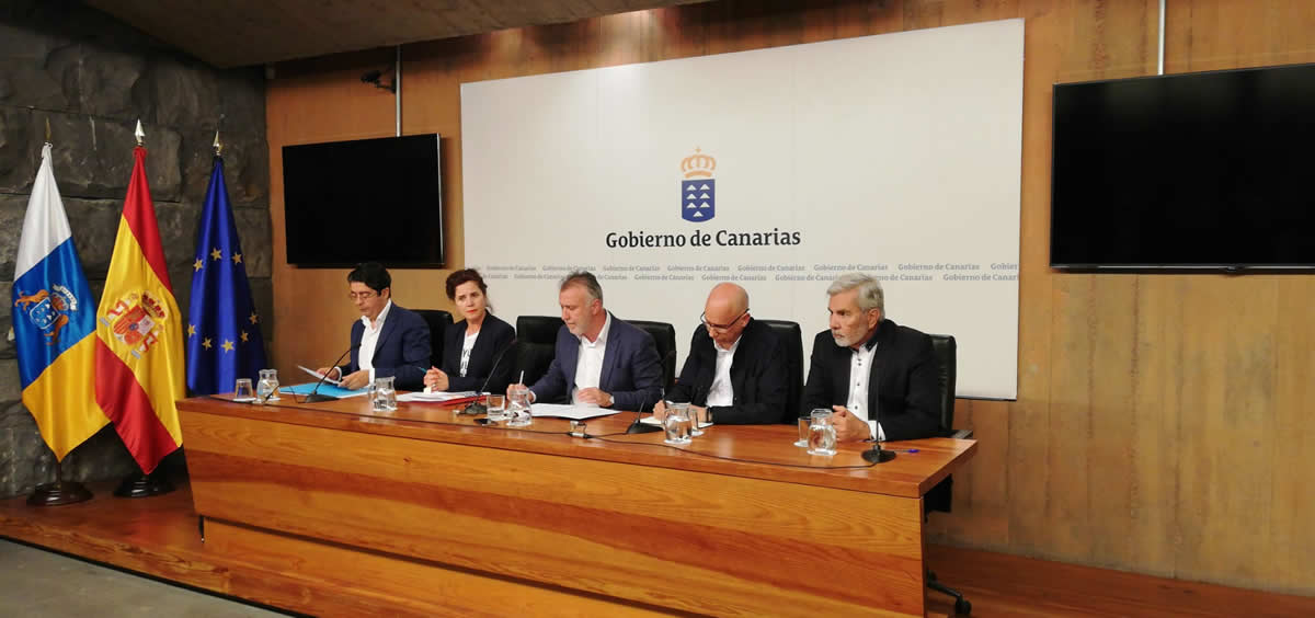 El presidente canario explica en rueda de prensa la situación actual de los dos nuevos casos de coronavirus en Canarias. (Foto. Gobierno de Canarias)