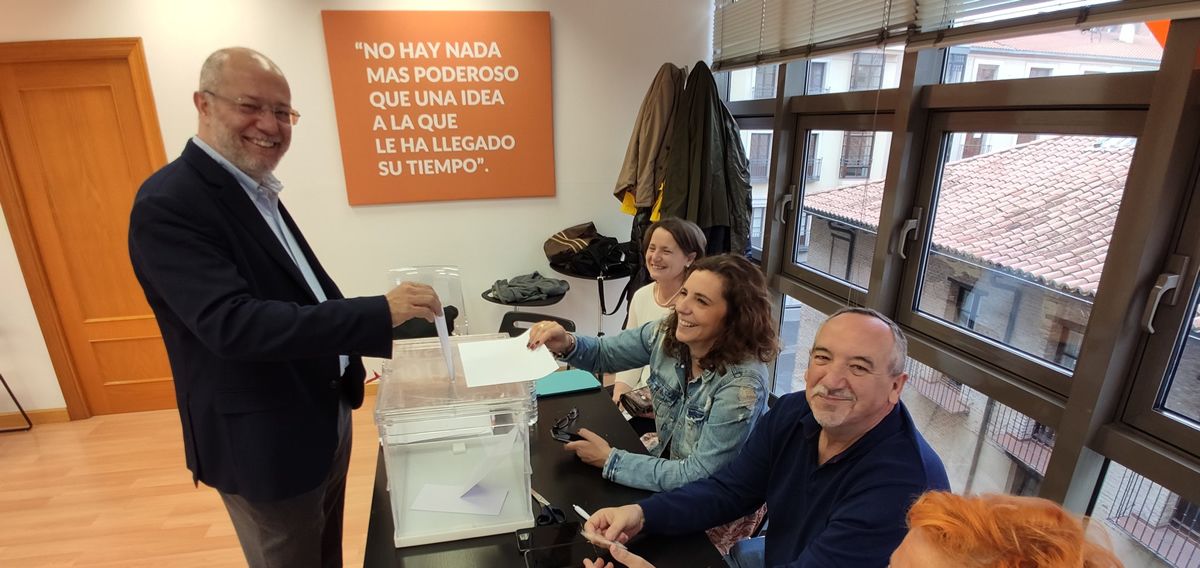 Francisco Igea, vota a los compromisarios de Ciudadanos (Foto: @CsEresTu)
