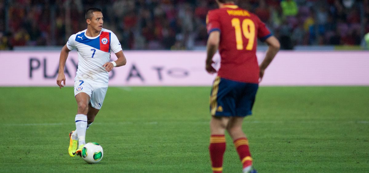 El delantero chileno Alexis Sánchez, en un partido internacional contra la Selección Española (Foto: Wikipedia)