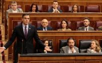 El presidente del Gobierno, Pedro Sánchez, junto al resto del Ejecutivo de coalición interviniendo en el Congreso de los Diputados. (Foto. Pool Moncloa /JM Cuadrado)