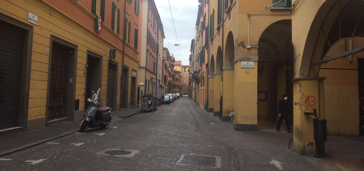 Las calles de Bolonia (Italia) vacías por el confinamiento de la población a causa de la pandemia de coronavirus Covid-19. (Foto. Belén Otero)