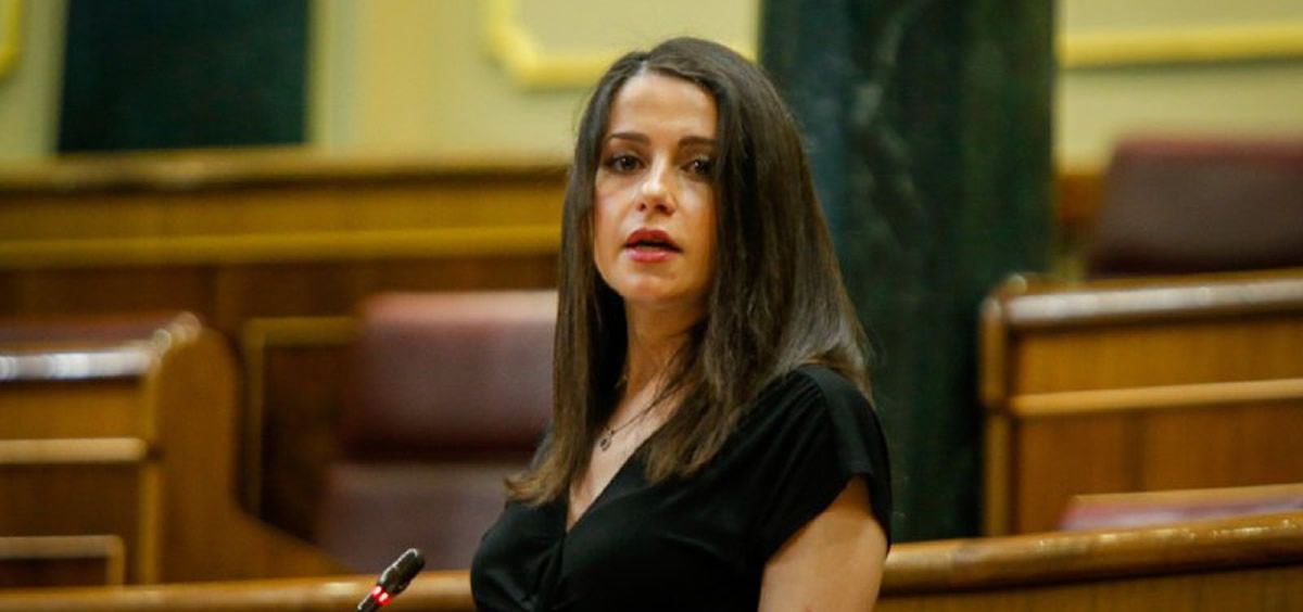 La portavoz de Ciudadanos, Inés Arrimadas, defiende ante el Pleno la postura de su grupo con respecto a la solicitud de prórroga del estado de alarma hasta el 24 de mayo. (Foto. Congreso de los Diputados)