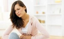 Sangrado menstrual abundante y dolor abdominal, entre los principales síntomas de los miomas uterinos 