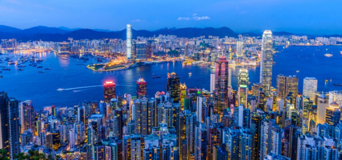 Escena del Puerto Victoria de Hong Kong (Foto. Freepik)