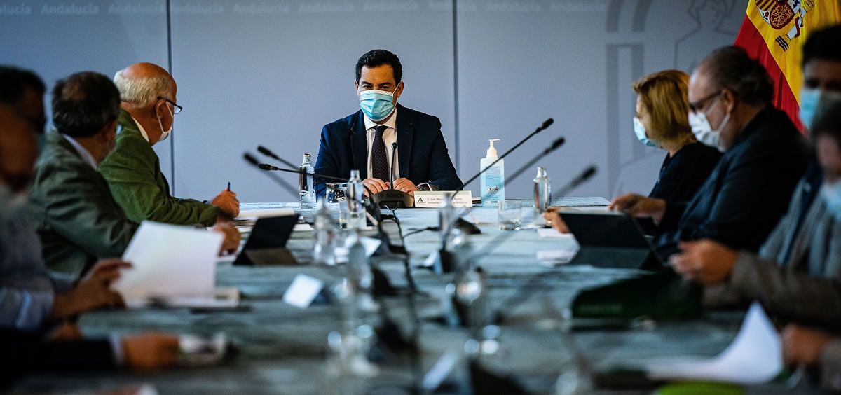El presidente de la Junta de Andalucía, Juanma Moreno, durante la reunión (Foto. ConSalud)