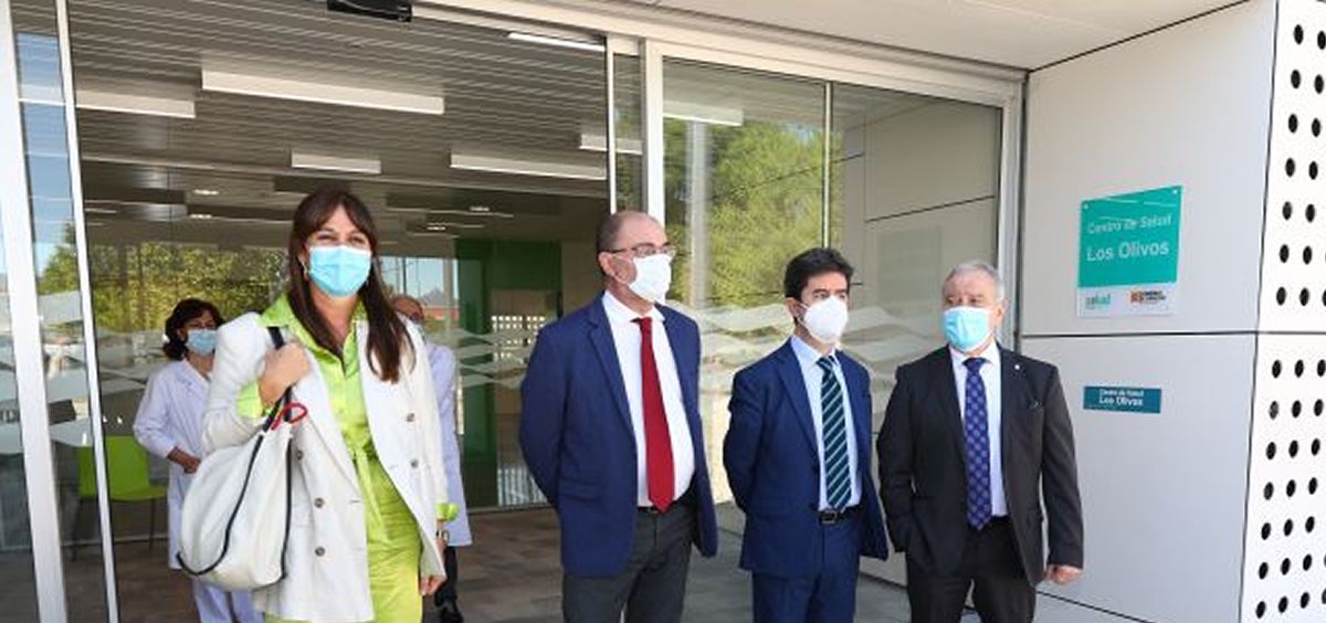 El presidente de Aragón, Javier Lambán, visita Centro de Salud de Los Olivos de Huesca