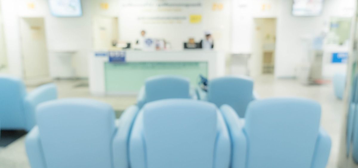 Imagen de una sala de espera en un centro hospitalario (Foto: Freepik)