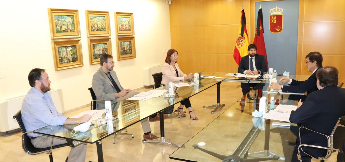 El jefe del Ejecutivo autonómico, Fernando López Miras, presidió hoy la reunión de constitución del Comité de Seguimiento poscovid de la Región de Murcia (Foto. CARM)