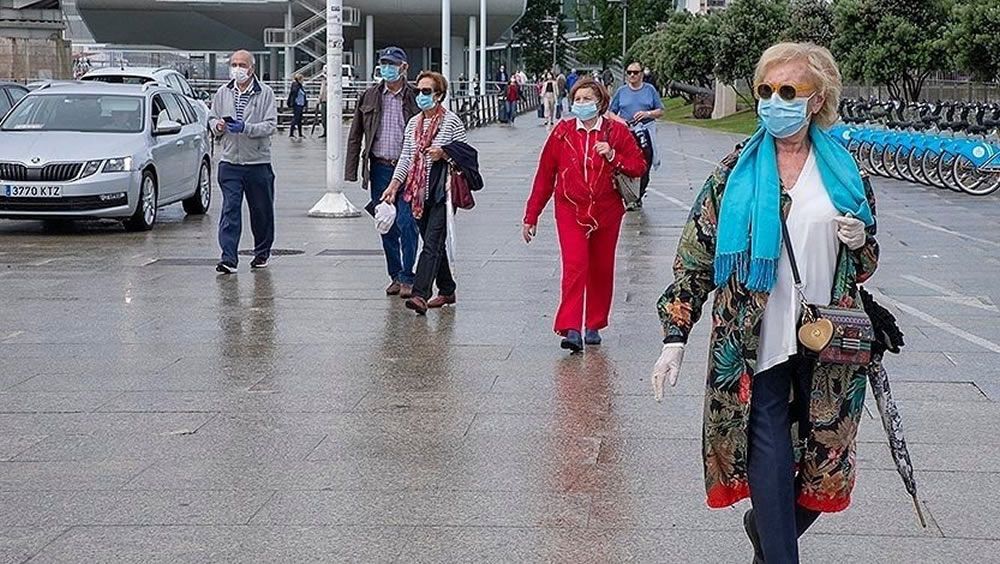 Gente paseando por Santander con mascarilla (Foto. Europa Press)