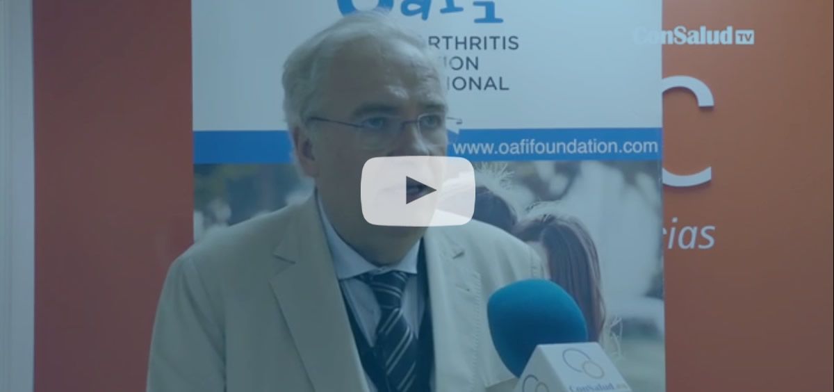 El doctor Josep Vergés, CEO de la Fundación Internacional de la Artrosis (OAFI), atiende a ConSalud TV (Foto: ConSalud.es)