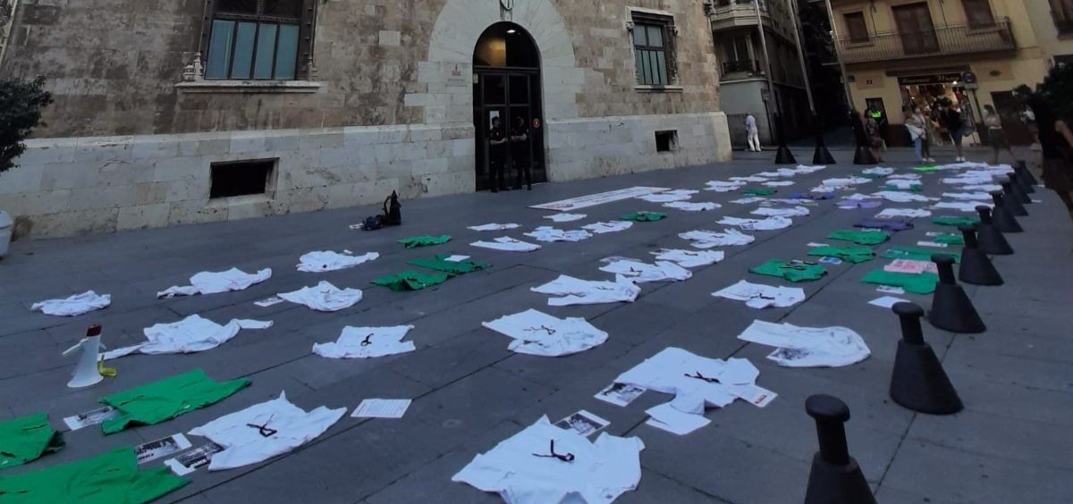 Protesta de los MIR frente al Palau de la Generalitat (Foto. COMITÉ DE HUELGA MIR CV  EP)