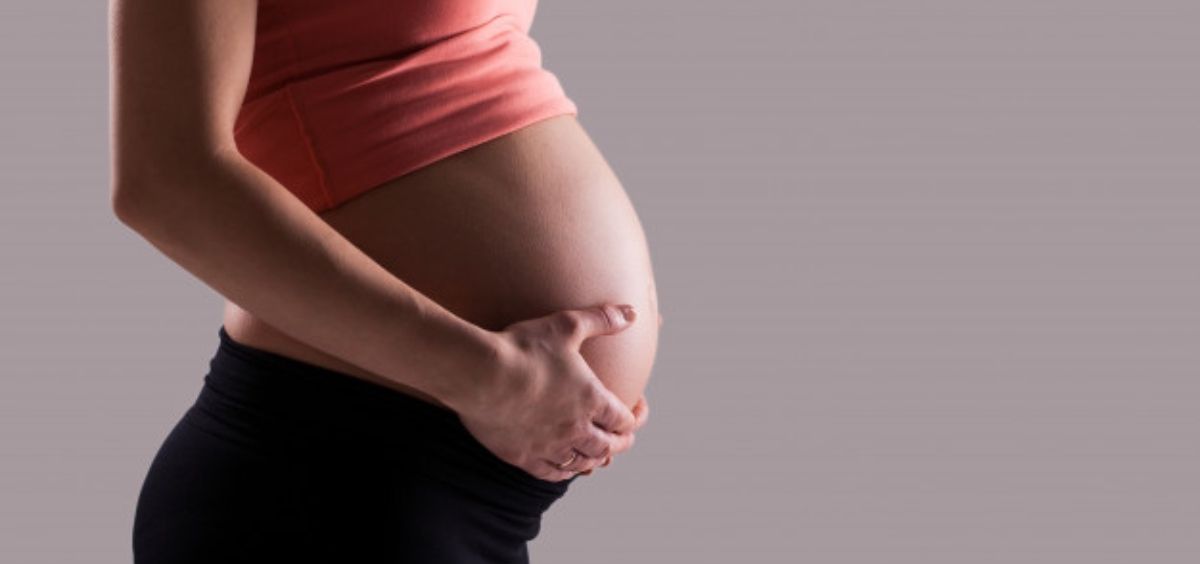 La obesidad de una embarazada puede suponer un mayor riesgo de cáncer en el futuro niño cuando sea adulto (Foto. Freepik)