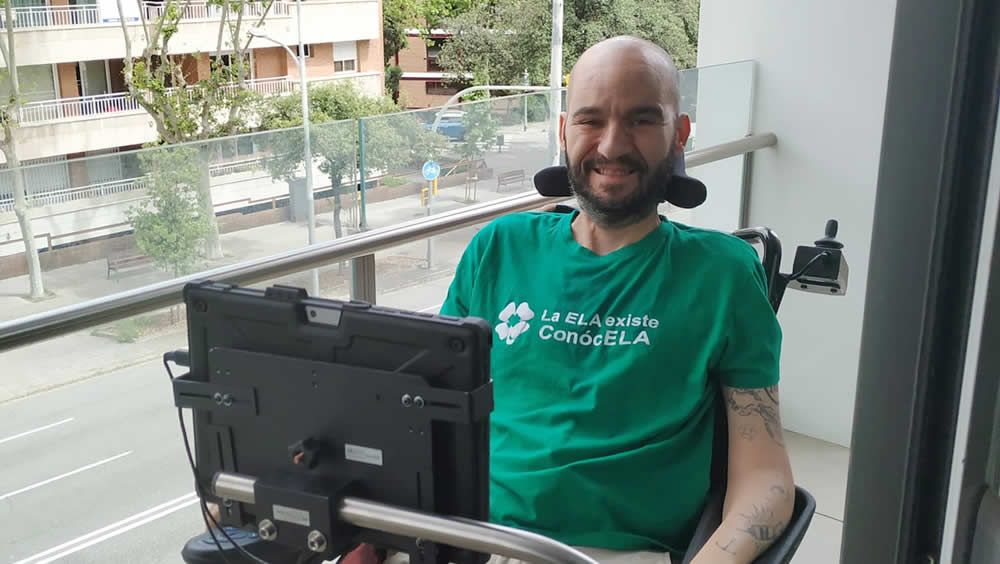Jordi Sabaté, en su silla de ruedas eléctrica (Foto: @pons_sabate)