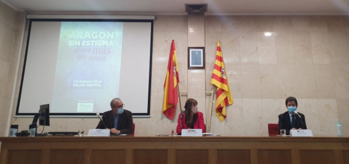 De izquierda a derecha, el presidente del Forum, Carlos Iglesias, la consejera Sira Repollés y el alcalde de Huesca, Luis Felipe (Foto. Gobierno de Aragón)