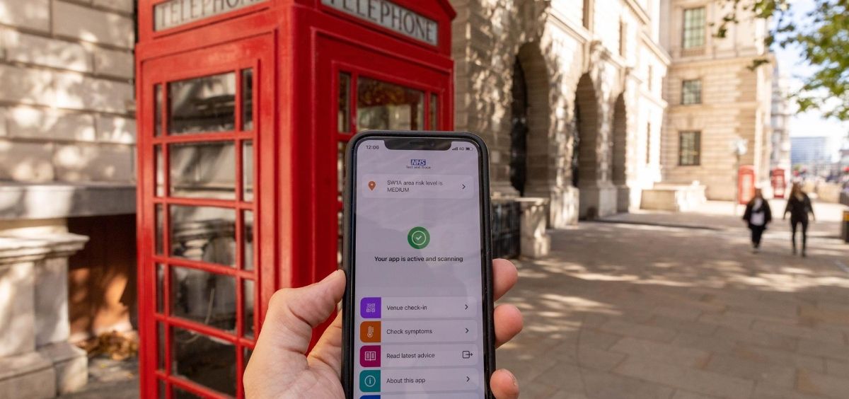 Aplicación para el rastreo de contactos en Reino Unido (Foto. TIM IRELAND  XINHUA NEWS   CONTACTOPHOTO)