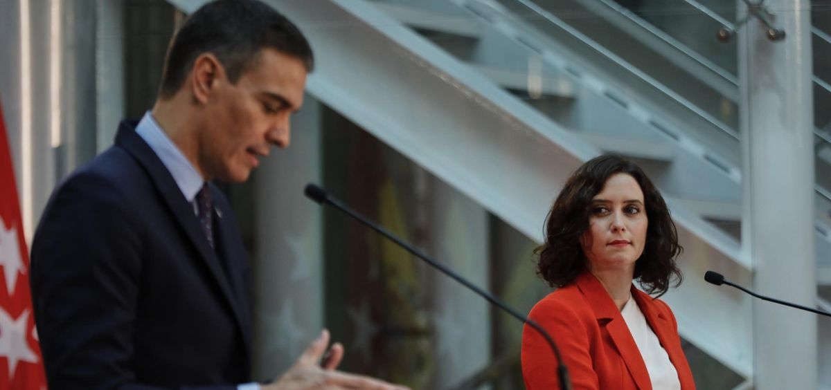 El presidente del Gobierno, Pedro Sánchez, y la presidenta de la Comunidad de Madrid, Isabel Díaz Ayuso, ofrecen una rueda de prensa tras su reunión en la sede de la Presidencia regional (Foto. EUROPA PRESS)