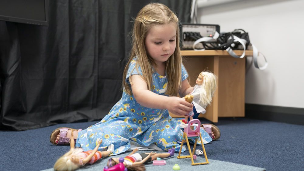Neurociencia para explorar el impacto positivo del juego con muñecas en los niños