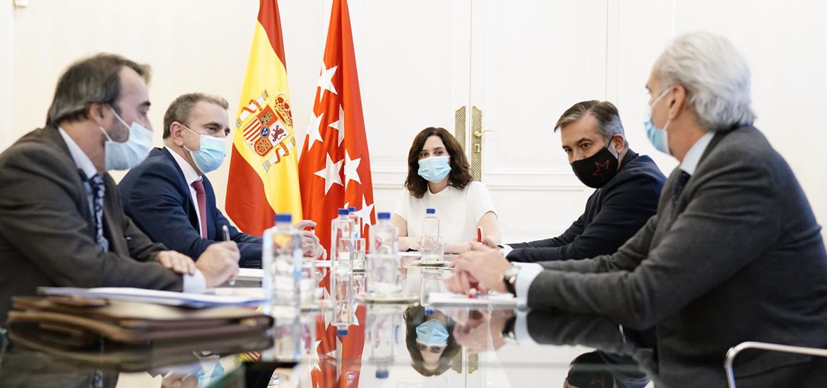 La presidenta de la Comunidad de Madrid, Isabel Díaz Ayuso, en la reunión con José Manuel Franco, el delegado del Gobierno en la región