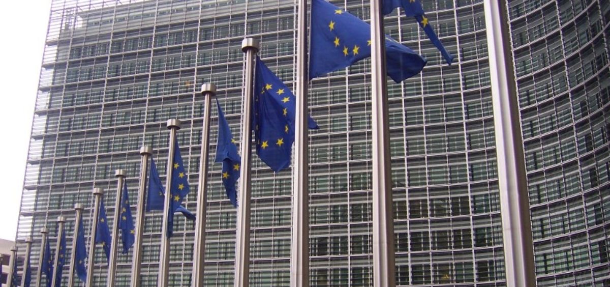 Banderas europeas en la Comisión Europea (Foto. Farmaindustria)