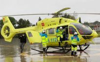 El equipo de profesionales que trabaja con el nuevo helicóptero sanitario Airbus H145, en acción (Foto: Cedida por Summa 112)