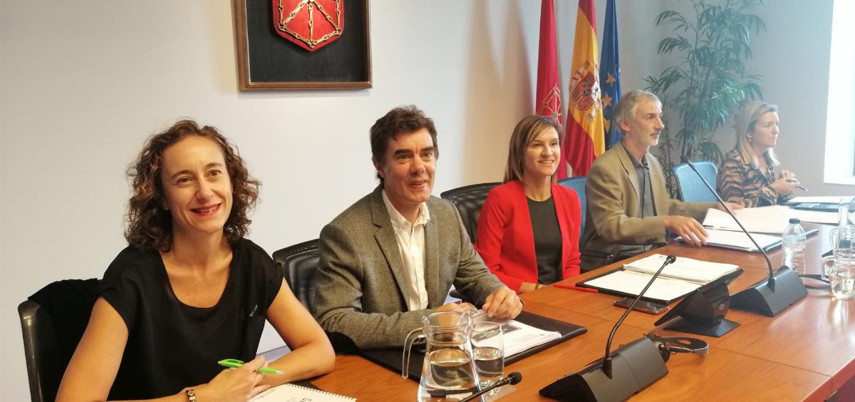 El consejero de Políticas Migratorias y Justicia del Gobierno de Navarra, Eduardo Santos, en comparecencia en el Parlamento de Navarra (Foto. Europa Press)